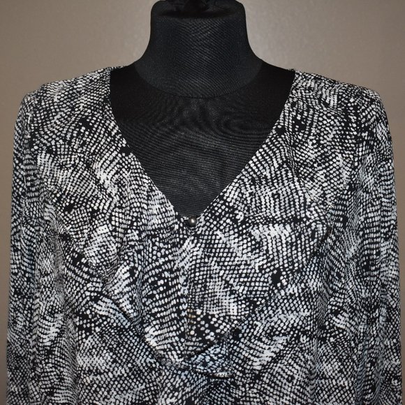 Roz & Ali Ruffled Top Size 2X Woman - Picture 3 of 5